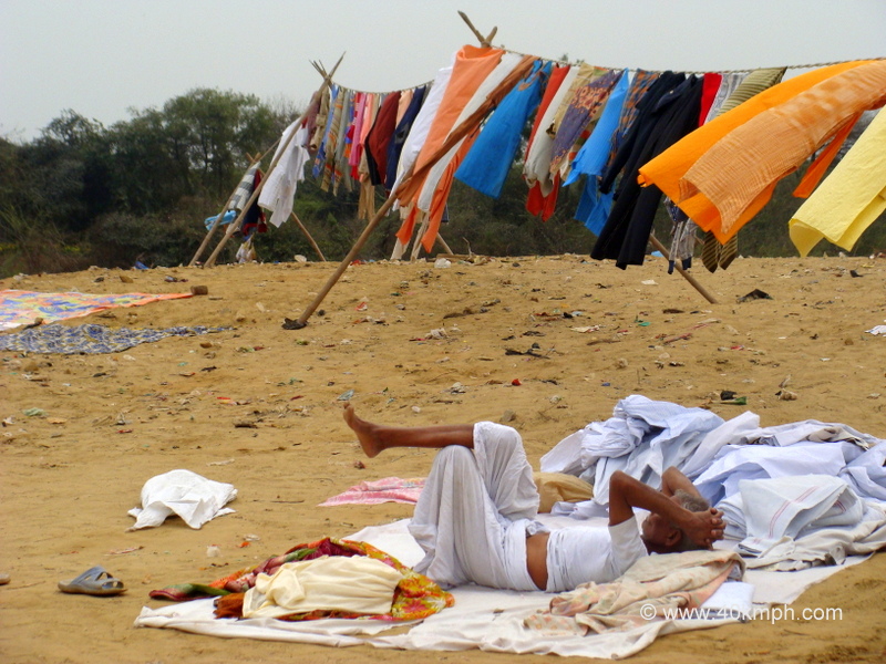 Washerman Resting nearby Tatiya Sthan in Vrindavan (Uttar Pradesh, India)