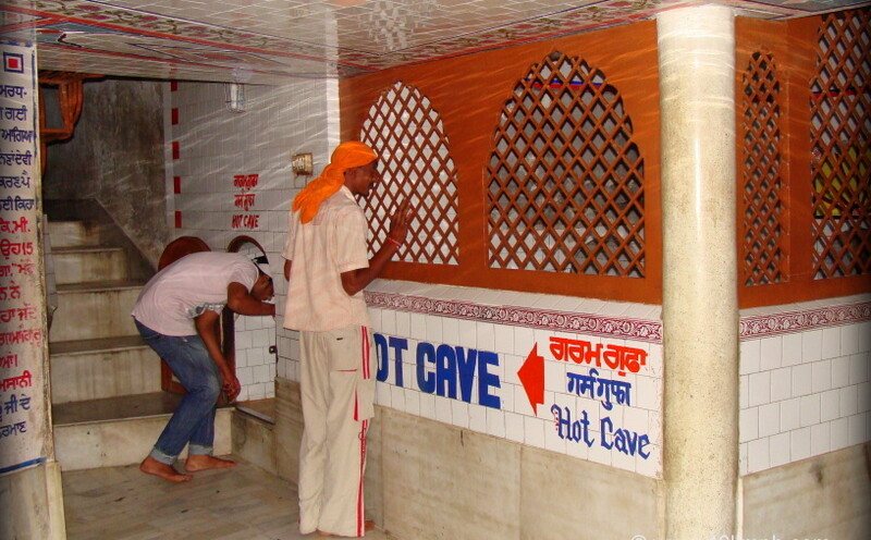 Hot Cave at Gurudwara Manikaran Sahib (Himachal Pradesh, India)