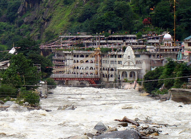 View of Gurdwara Manikaran Sahib and Parvati River (Himachal Pradesh, India)