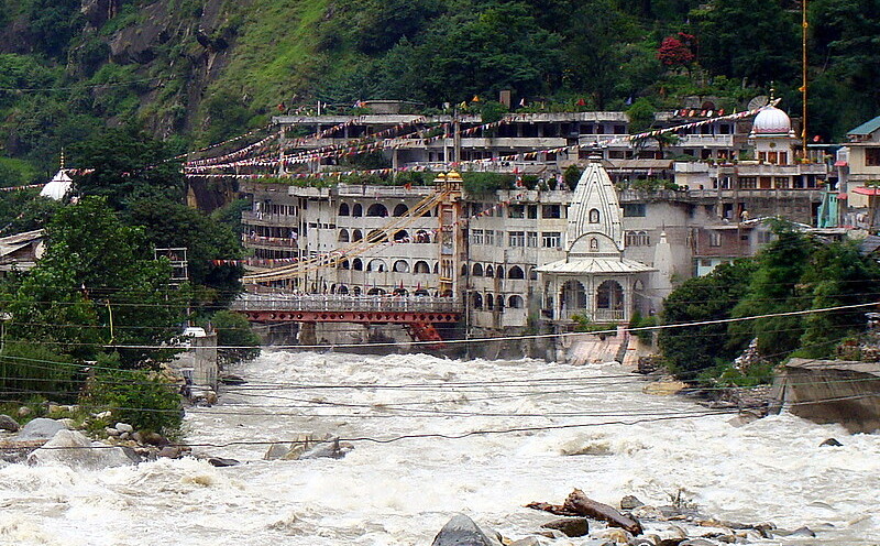 View of Gurdwara Manikaran Sahib and Parvati River (Himachal Pradesh, India)