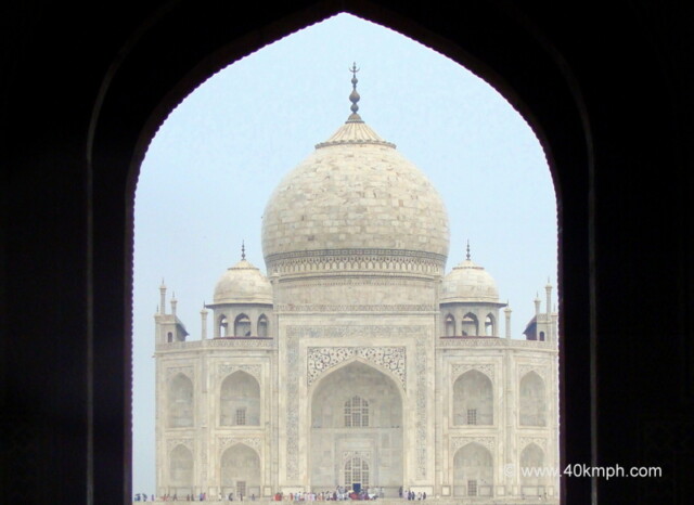 View of Taj Mahal from Darwaza-i-Rauza, Agra (Uttar Pradesh, India)