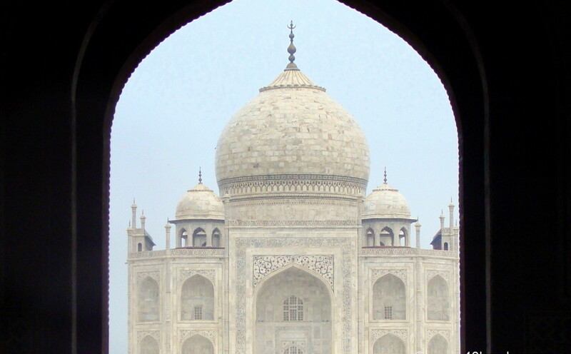 View of Taj Mahal from Darwaza-i-Rauza, Agra (Uttar Pradesh, India)