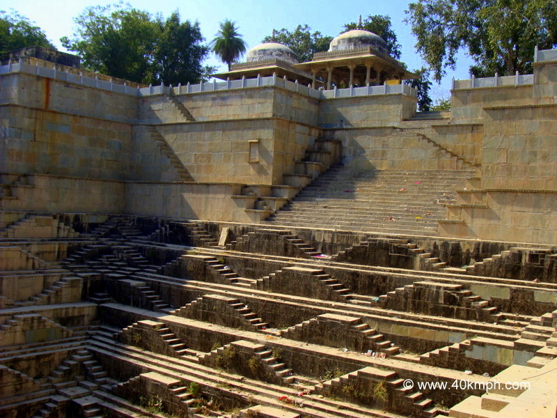 Dhabhai Ji Ka Kund – Constructed between 1645-1658 A.D.