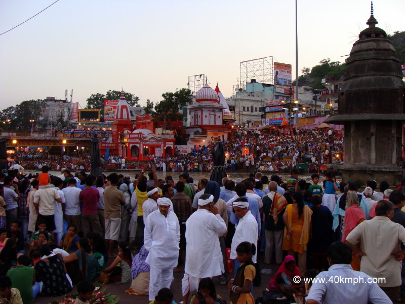 Crowd for Ganga Aarti at Har ki Pauri
