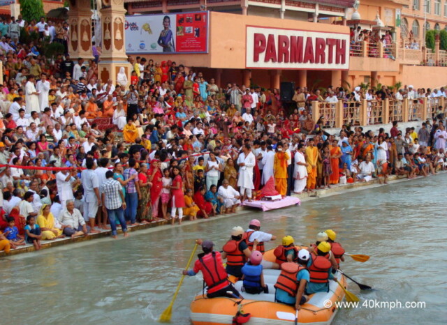 Ganga Aarti at Parmarth Ghat, Swargashram, Rishikesh (Uttarakhand, India)
