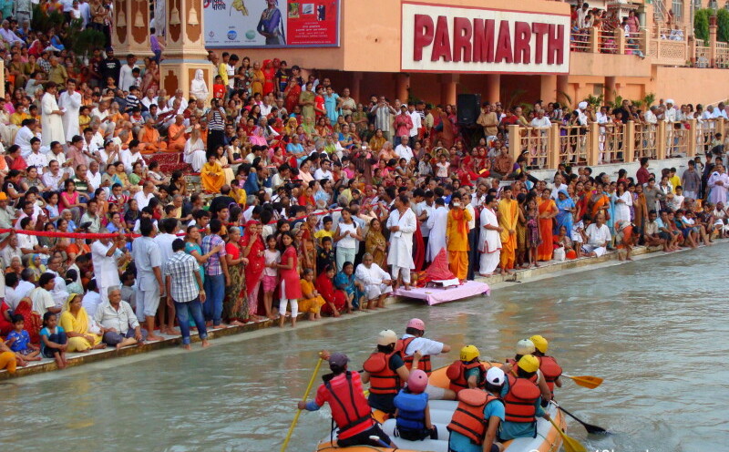 Ganga Aarti at Parmarth Ghat, Swargashram, Rishikesh (Uttarakhand, India)