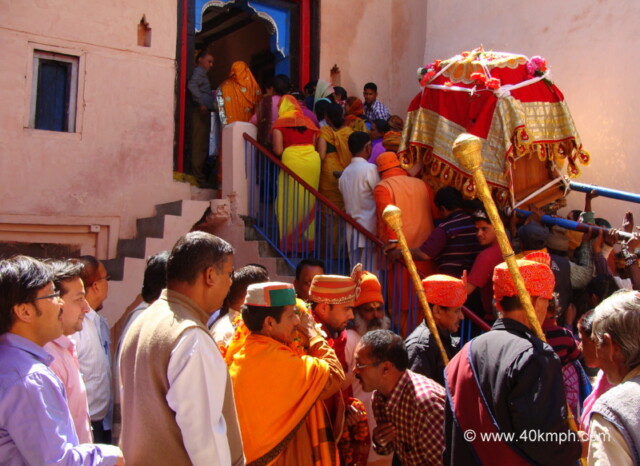 Shankaracharya’s Gaddi ki Doli and Gadu Ghadi Shobha Yatra leaving Narsinh Temple for Badrinath Dham