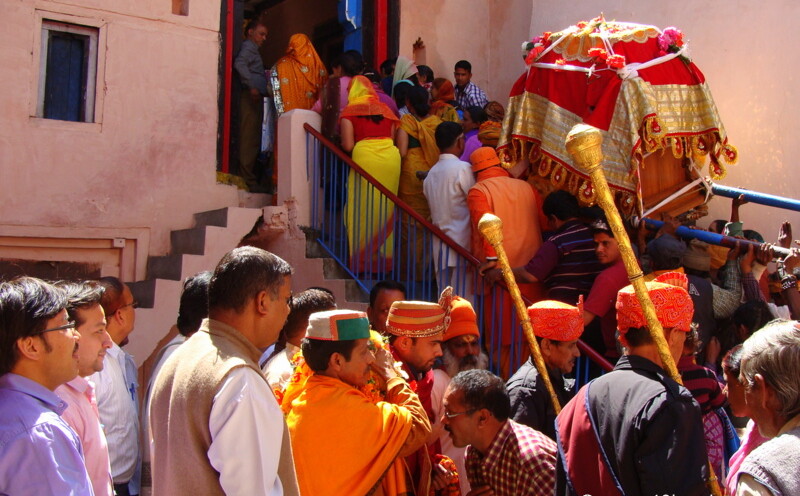 Shankaracharya’s Gaddi ki Doli and Gadu Ghadi Shobha Yatra leaving Narsinh Temple for Badrinath Dham