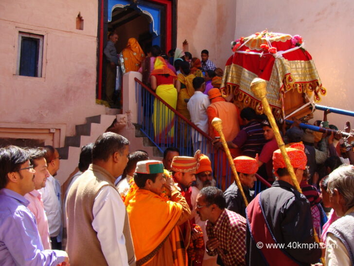 Shankaracharya’s Gaddi ki Doli and Gadu Ghadi Shobha Yatra leaving Narsinh Temple for Badrinath Dham