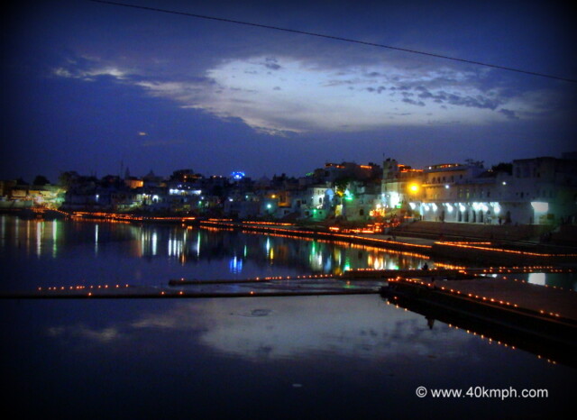 Deep Dan, Pushkar Sarovar (Pushkar Fair 2011, Rajasthan, India)