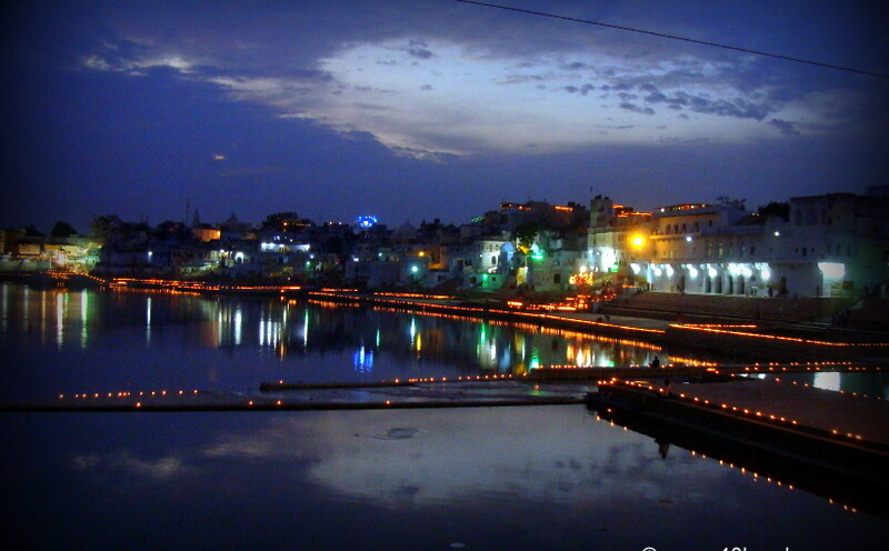Deep Dan, Pushkar Sarovar (Pushkar Fair 2011, Rajasthan, India)