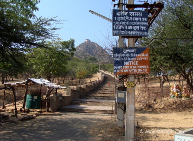 Way to Savitri Temple, Pushkar (Rajasthan, India)