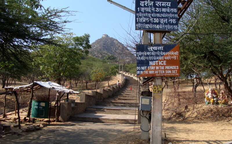 Way to Savitri Temple, Pushkar (Rajasthan, India)
