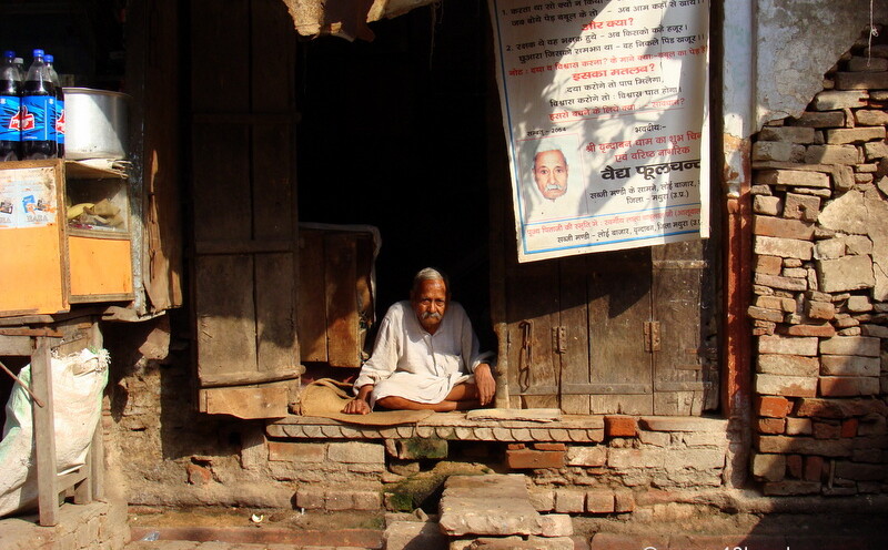 Ayurvedic Vaidya in front of Sabzi Bazar, Loi Bazar, Vrindavan, Uttar Pradesh, India