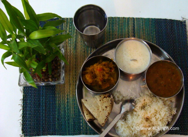 Vegetarian Thali at Omkarananda Ganga Sadan, Muni-ki-Reti, Rishikesh (Uttarakhand, India)
