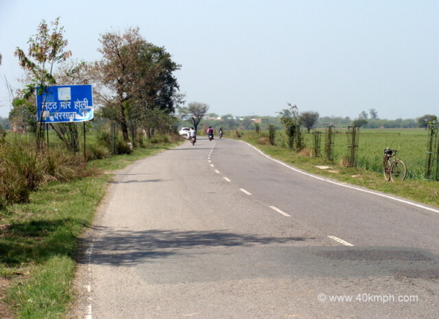 Road to Barsana (Uttar Pradesh, India) Famous for Lathmar Holi