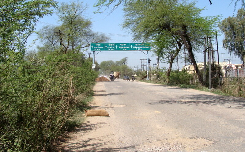 Distance from Baldeo (Mathura, Uttar Pradesh, India) to Tourist Places