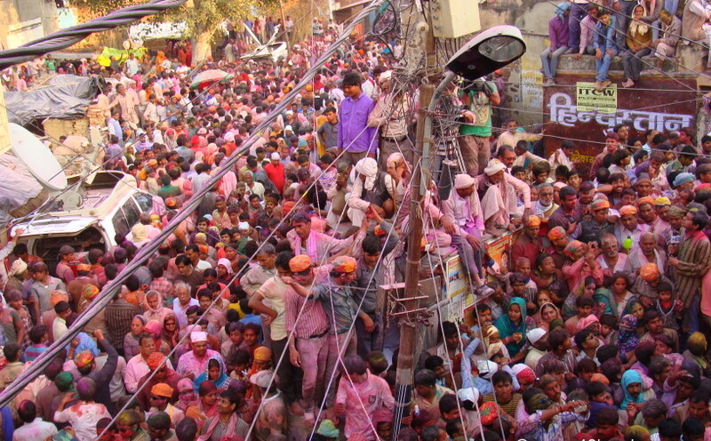 Huge Crowd for Lathmar Holi 2014 at Barsana, Uttar Pradesh, India