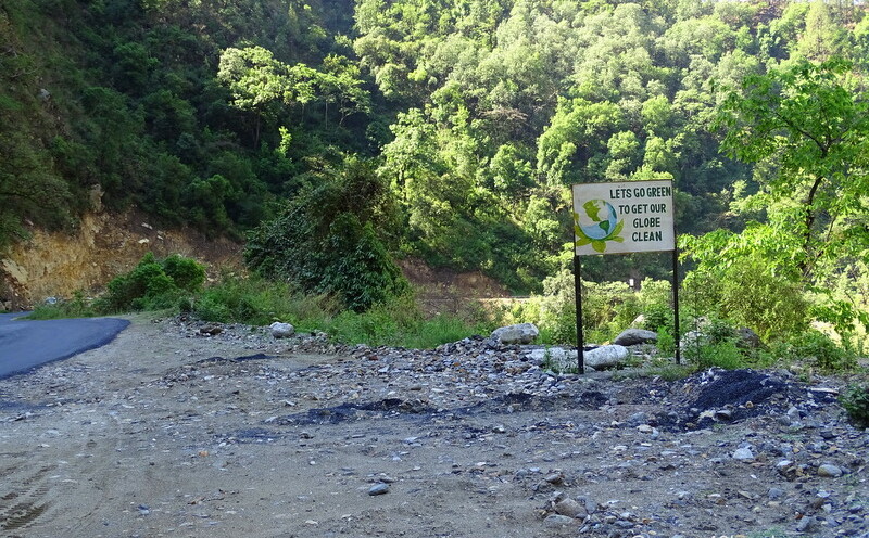 Go Green Slogan nearby Kund (Kedarnath – Rudraprayag Road), Rudraprayag, Uttarakhand, India