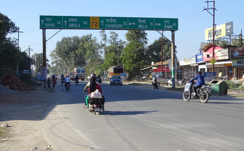 Distance from Sri Paonta Sahib (Himachal Pradesh, India) to Various Places