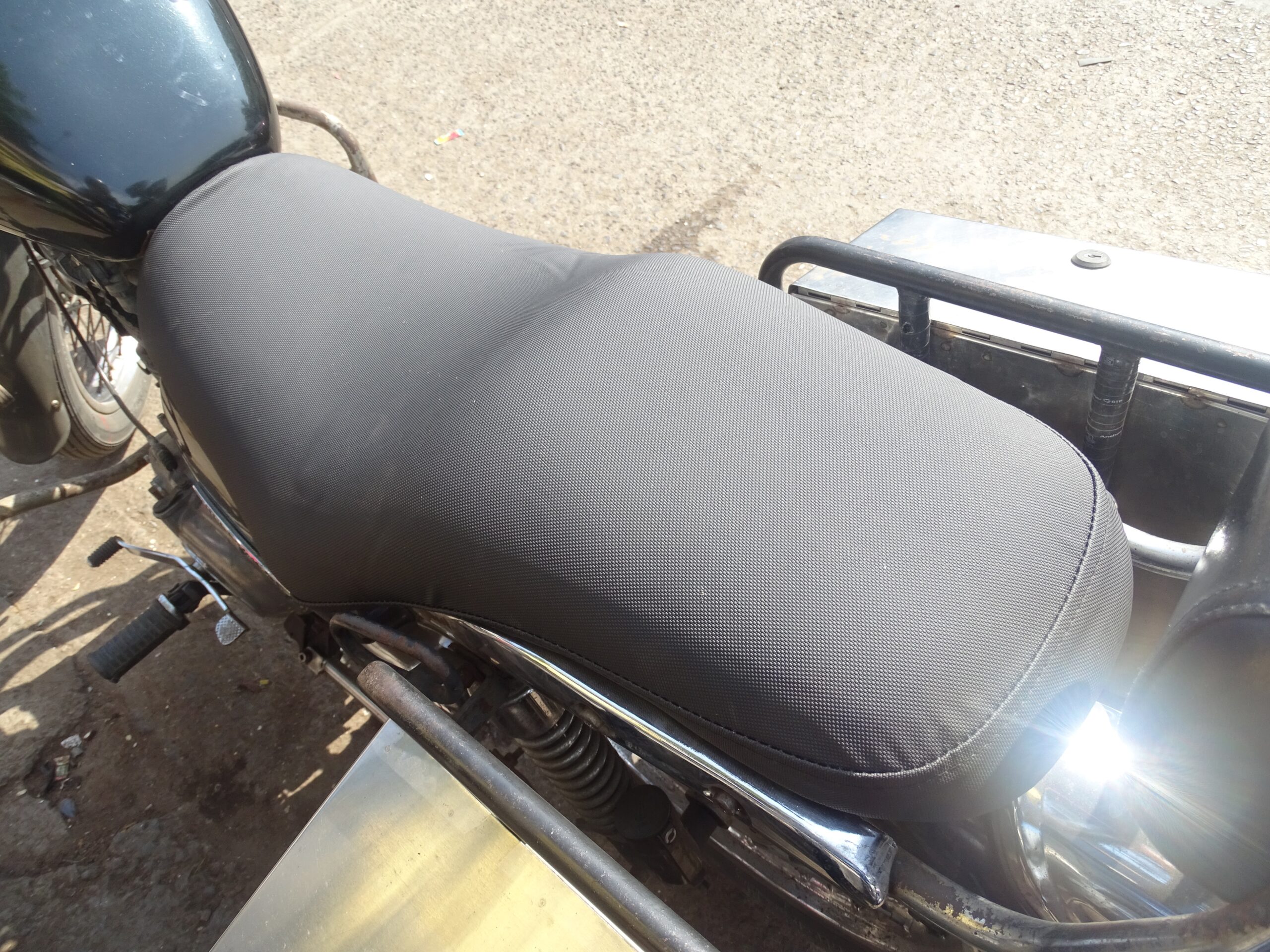 Royal Enfield Thunderbird 350 - 2010 Model now with New Seat Cover