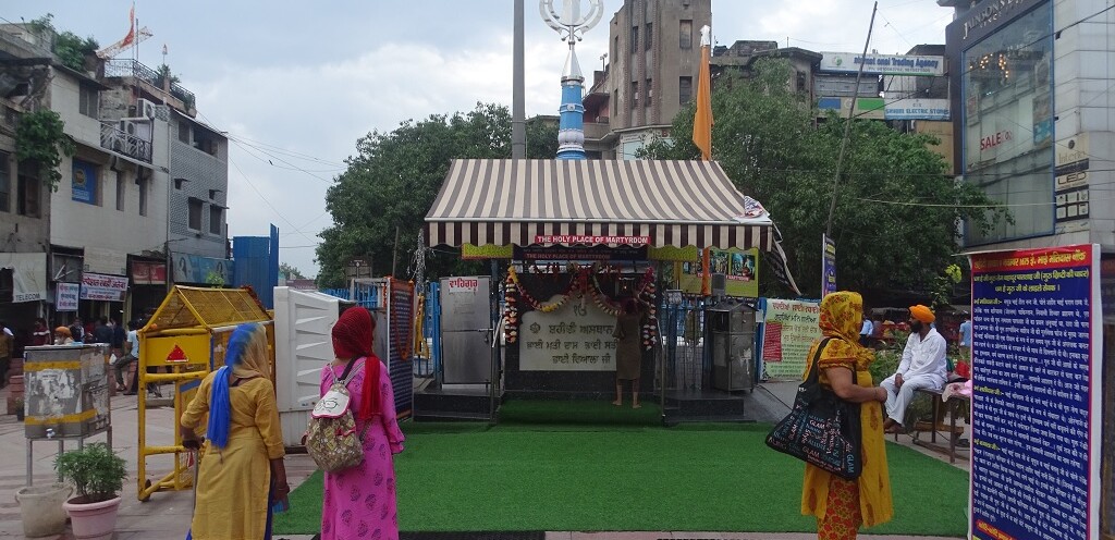 Bhai Mati Das Chowk (opposite Gurudwara Sis Ganj Sahib, Chandni Chowk Road, Old Delhi, India)