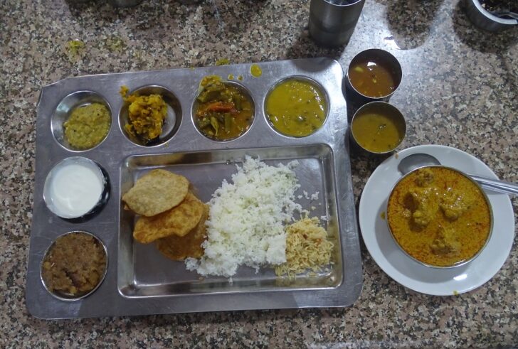 This is How South-Indian Thali (unlimited) and Mutton Curry at Andhra Pradesh/Telangana Bhawan Canteen (Delhi) Looks Like