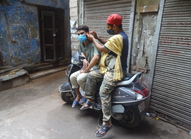 Roadside Ear Wax Cleaning in Chandni Chowk, Delhi, India