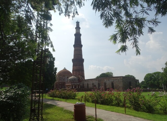 View of Tomb of Imam Zamin and Qutb Minar (Delhi, India)