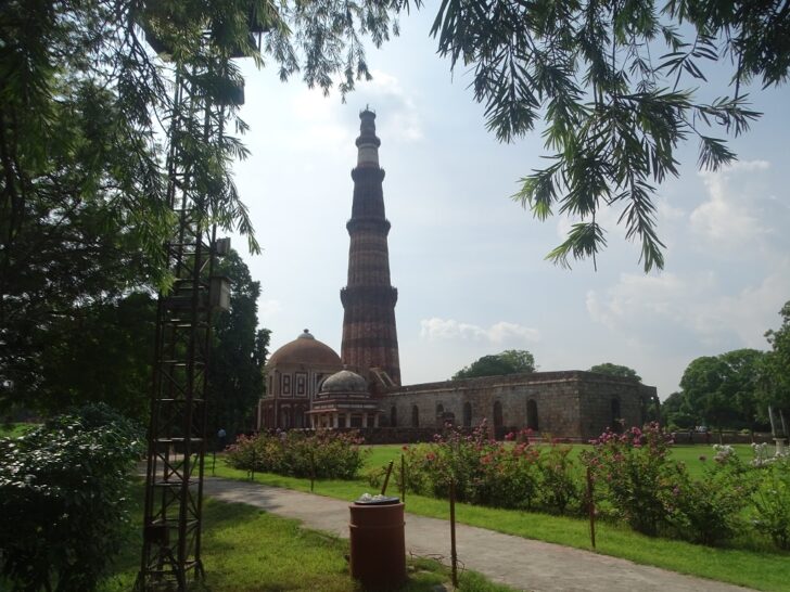 View of Tomb of Imam Zamin and Qutb Minar (Delhi, India)