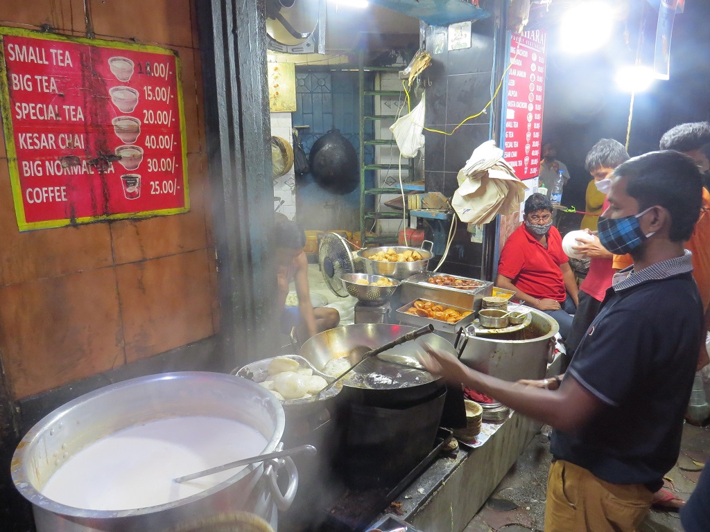 A Cook Making Kachoris at Maharaj Tea & Snacks (Kalighat, Kolkata, India)