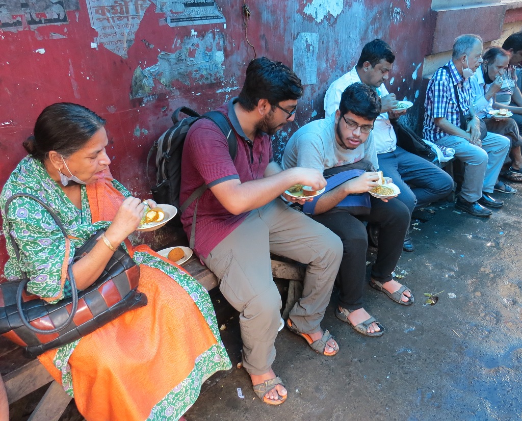 Customers at Chitto Babur Dokan (Dacres Lane, Kolkata, India)