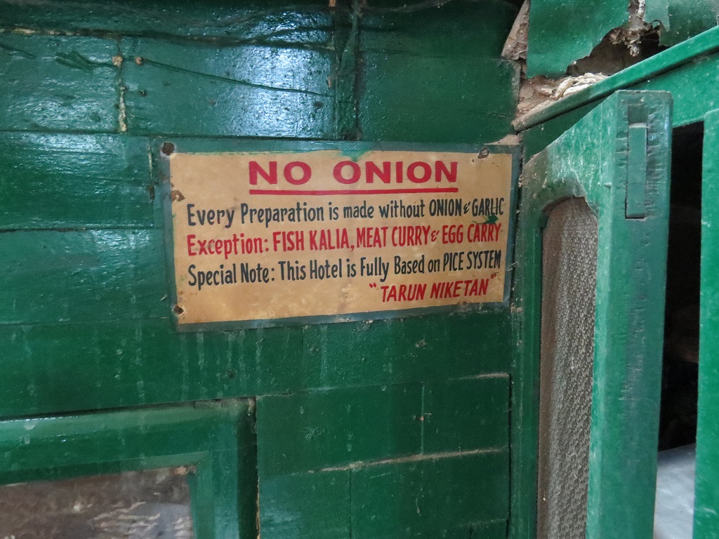 No Onion, No Garlic - Notice Board at Hotel Tarun Niketan (Kolkata, India)