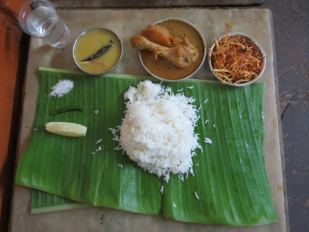 Rice, Moong Dal, Chicken, Aloo Bhaja and Gandharaj Lemon at Hotel Tarun Niketan (Kolkata, India)