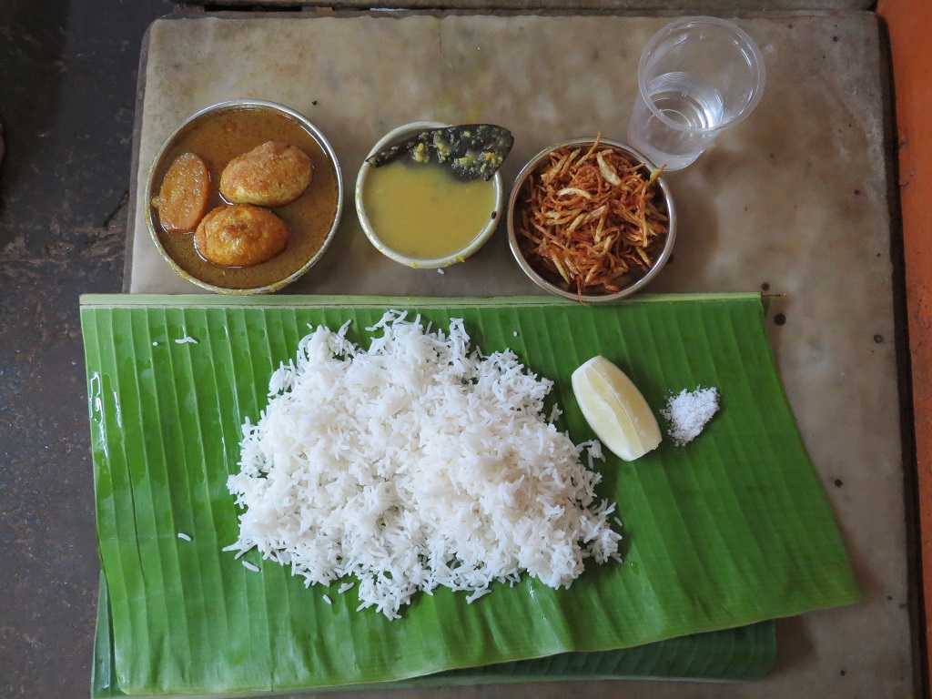 Rice, Moong Dal, Egg Curry, Aloo Bhaja and Gandharaj Lemon at Hotel Tarun Niketan (Kolkata, India)