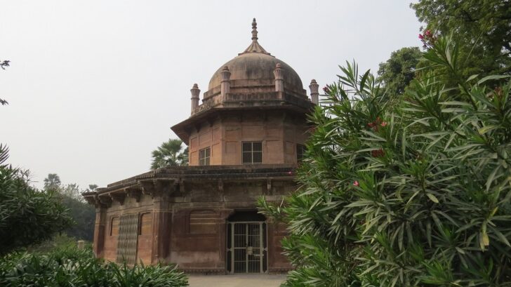 Bibi Tamolon's Tomb (Prayagraj, Uttar Pradesh, India)