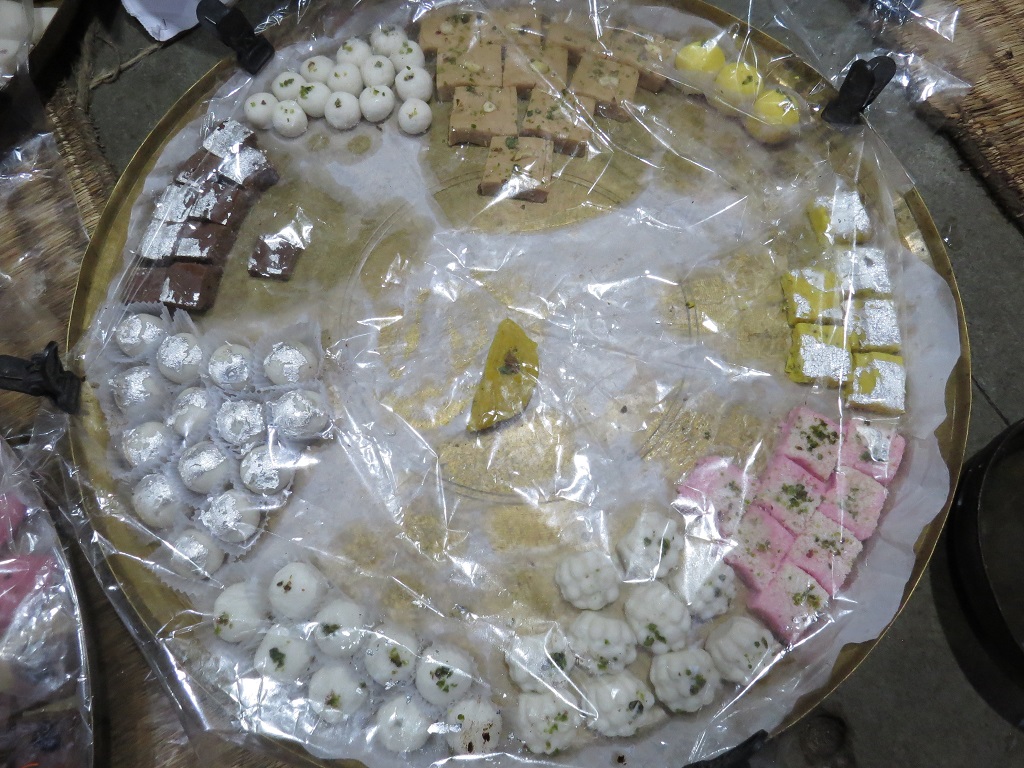 Sweets Displayed in Brass Plate at Makhan Lal Das & Sons (Natun Bazar, Kolkata, India)