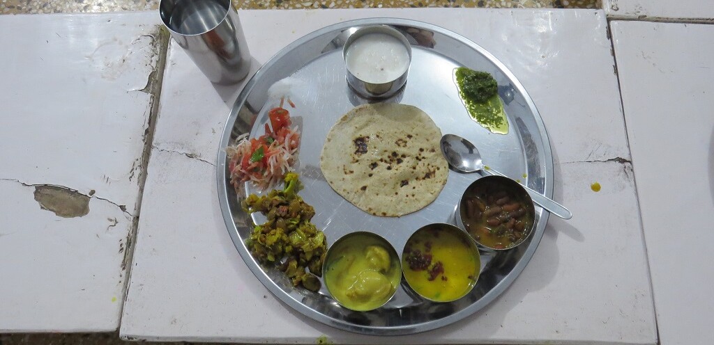 Dinner at SETH ANANDRAM JAIPURIA BHAWAN, CHITRAKOOT (Uttar Pradesh, India)