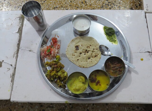 Dinner at SETH ANANDRAM JAIPURIA BHAWAN, CHITRAKOOT (Uttar Pradesh, India)