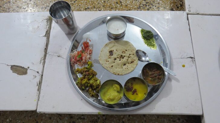 Dinner at SETH ANANDRAM JAIPURIA BHAWAN, CHITRAKOOT (Uttar Pradesh, India)