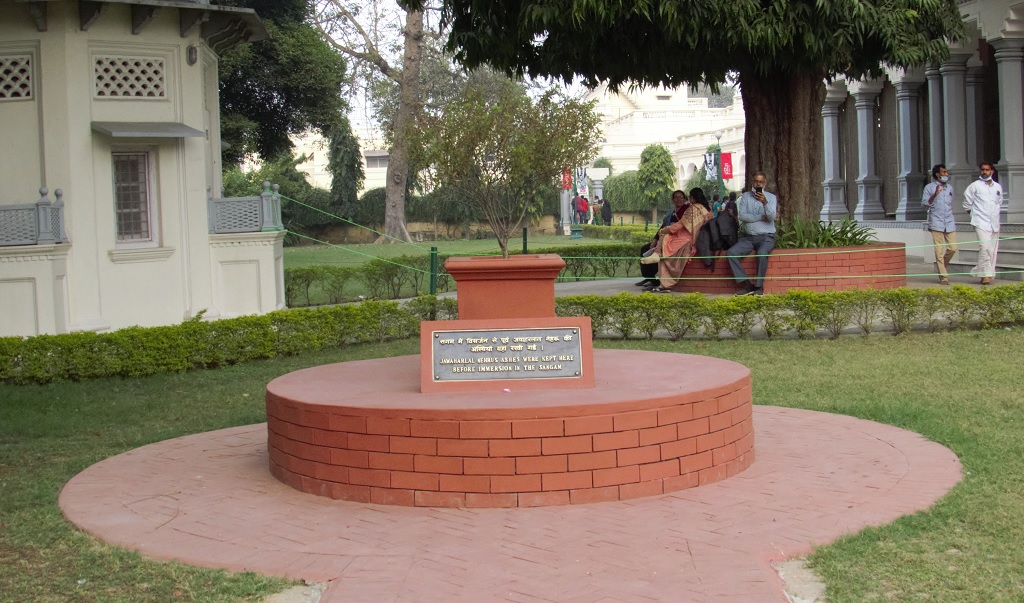Jawaharlal Nehru’s Ashes were Kept Here Before Immersion in The Sangam