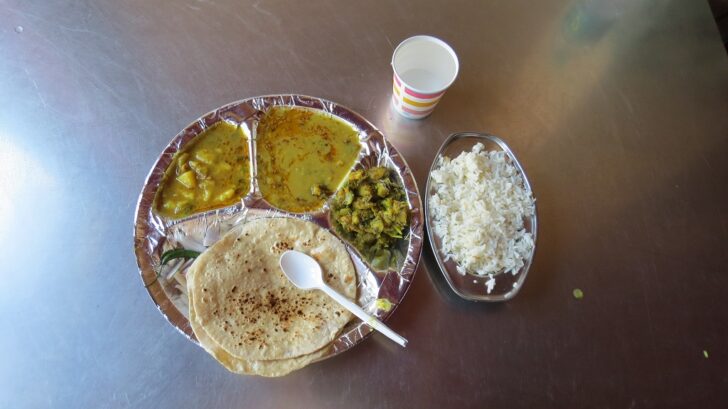 Lunch at Raja Bojanalaya (Next to Zero Road Bus Stand, Prayagraj, Uttar Pradesh, India)