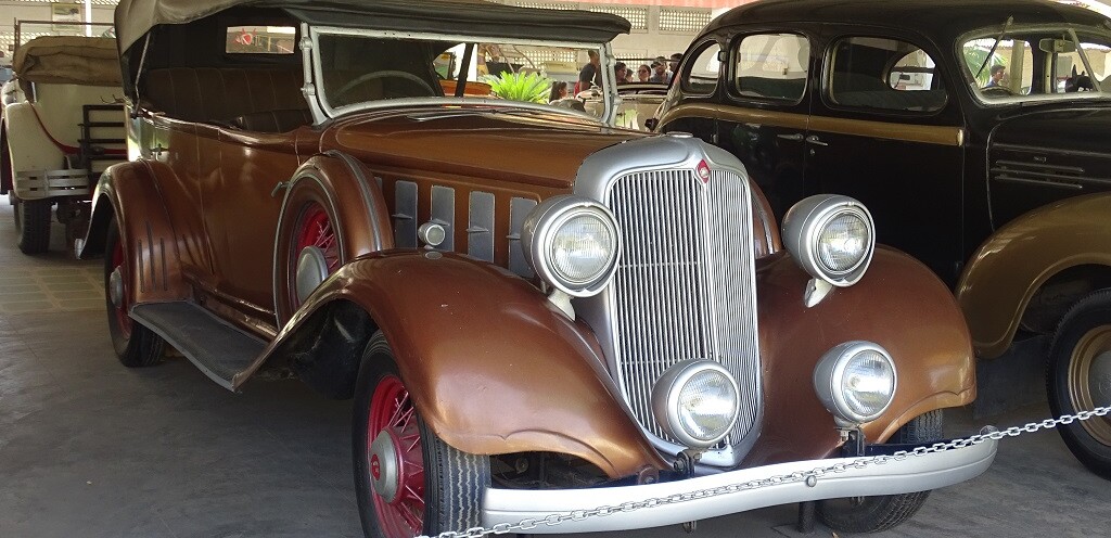 1933 Chrysler (U.S.A.) at Auto World Museum, Ahmedabad (Gujarat, India)