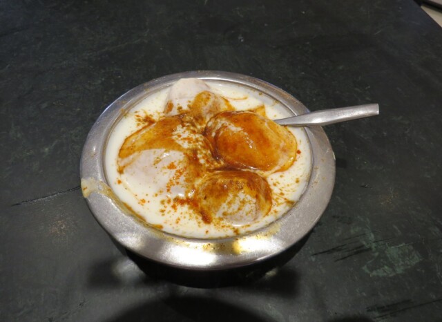 Dahi Boondi Pakodi Bada at Laxmi Misthan Bhandar, Jaipur (Rajasthan, India)