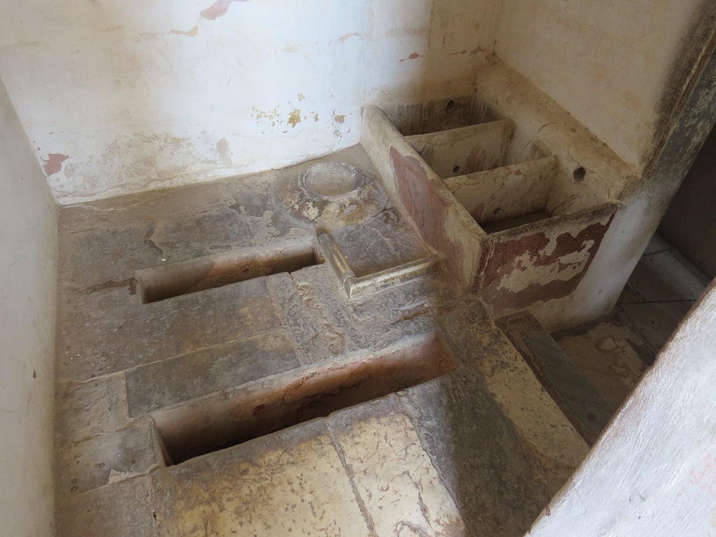 Latrines at Amber Palace (Jaipur, Rajasthan, India)