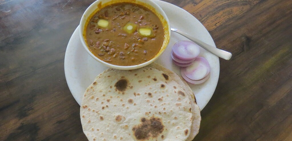 Rajma Masala with Butter (Amul), Roti & Onion at Zostel, Jaipur (Rajasthan, India)