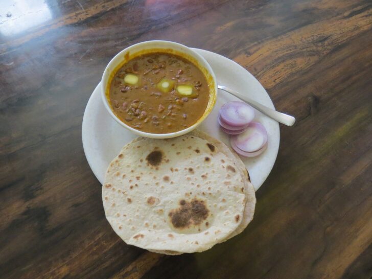 Rajma Masala with Butter (Amul), Roti & Onion at Zostel, Jaipur (Rajasthan, India)
