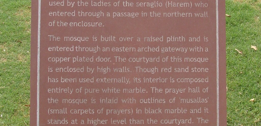 About - Moti Masjid or The Pearl Mosque (Red Fort, Delhi, India)