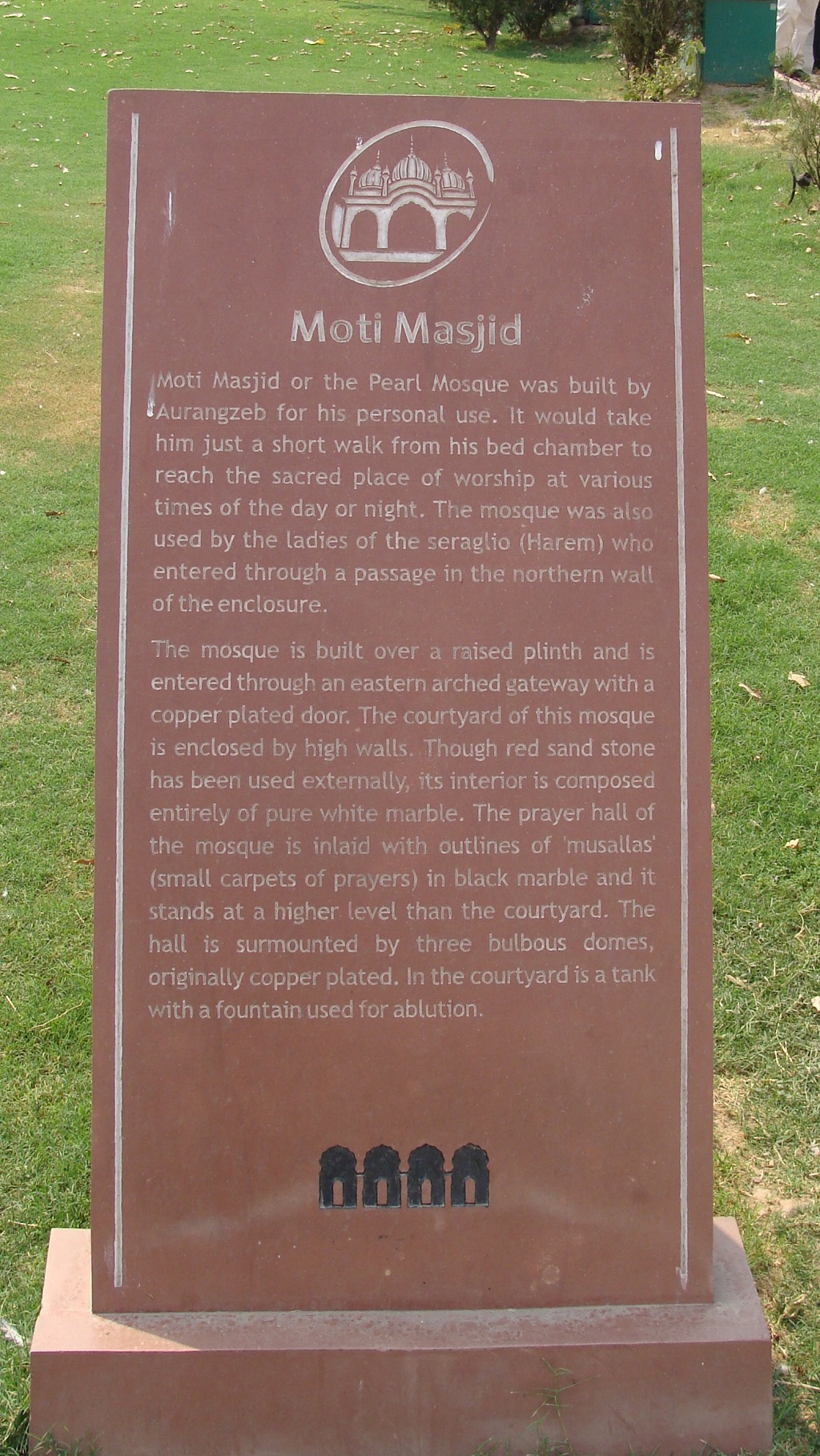 About - Moti Masjid or The Pearl Mosque (Red Fort, Delhi, India)