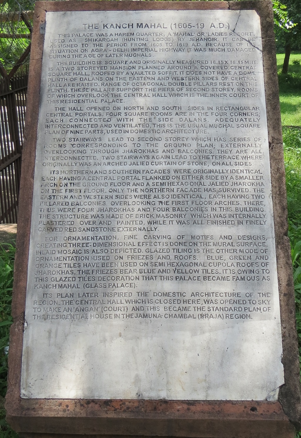 About - The Kanch Mahal (1605-19 A.D.)